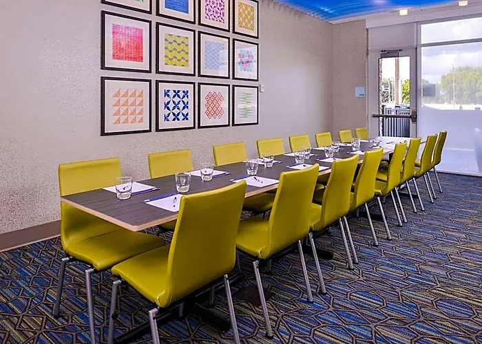 Express & Mall Of America - Msp Airport By Ihg Hotel 2*
